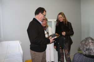 2015-03-13 - Alcossebre - DESFIBRIADOR Y CAMILLA CONSULTAS MEDICAS CAP I CORB